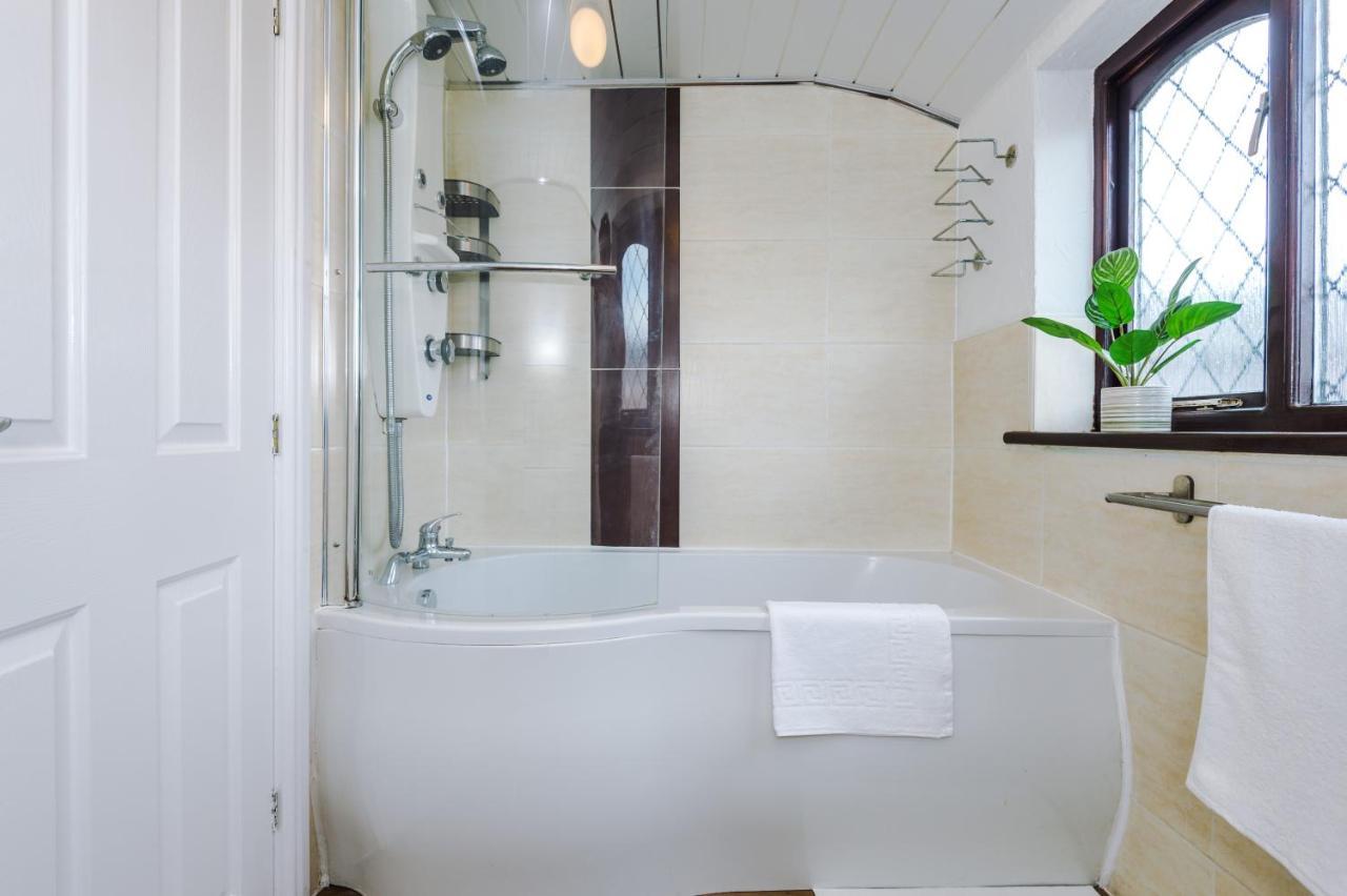 Sunshine Cottage By Happy Sunshine Stay Golborne Екстер'єр фото